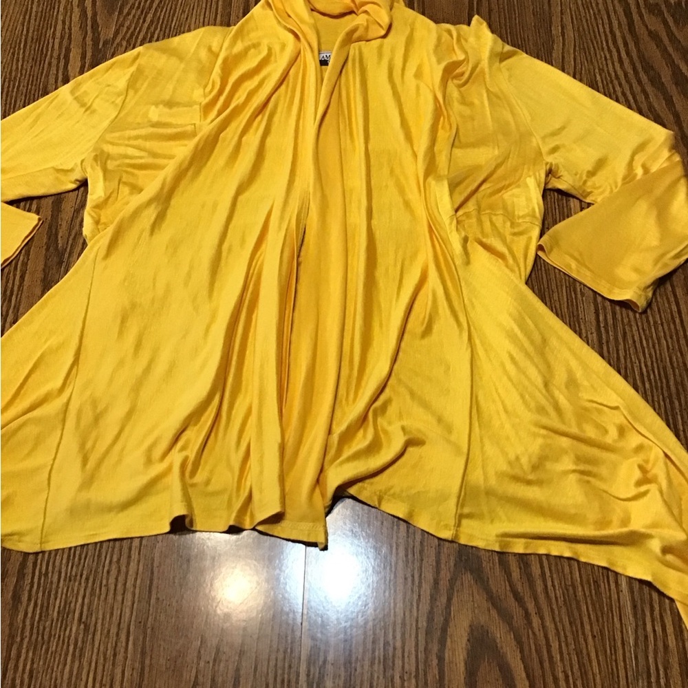 Women’s NWT size XL American City Wear Sunny Yellow Tunic